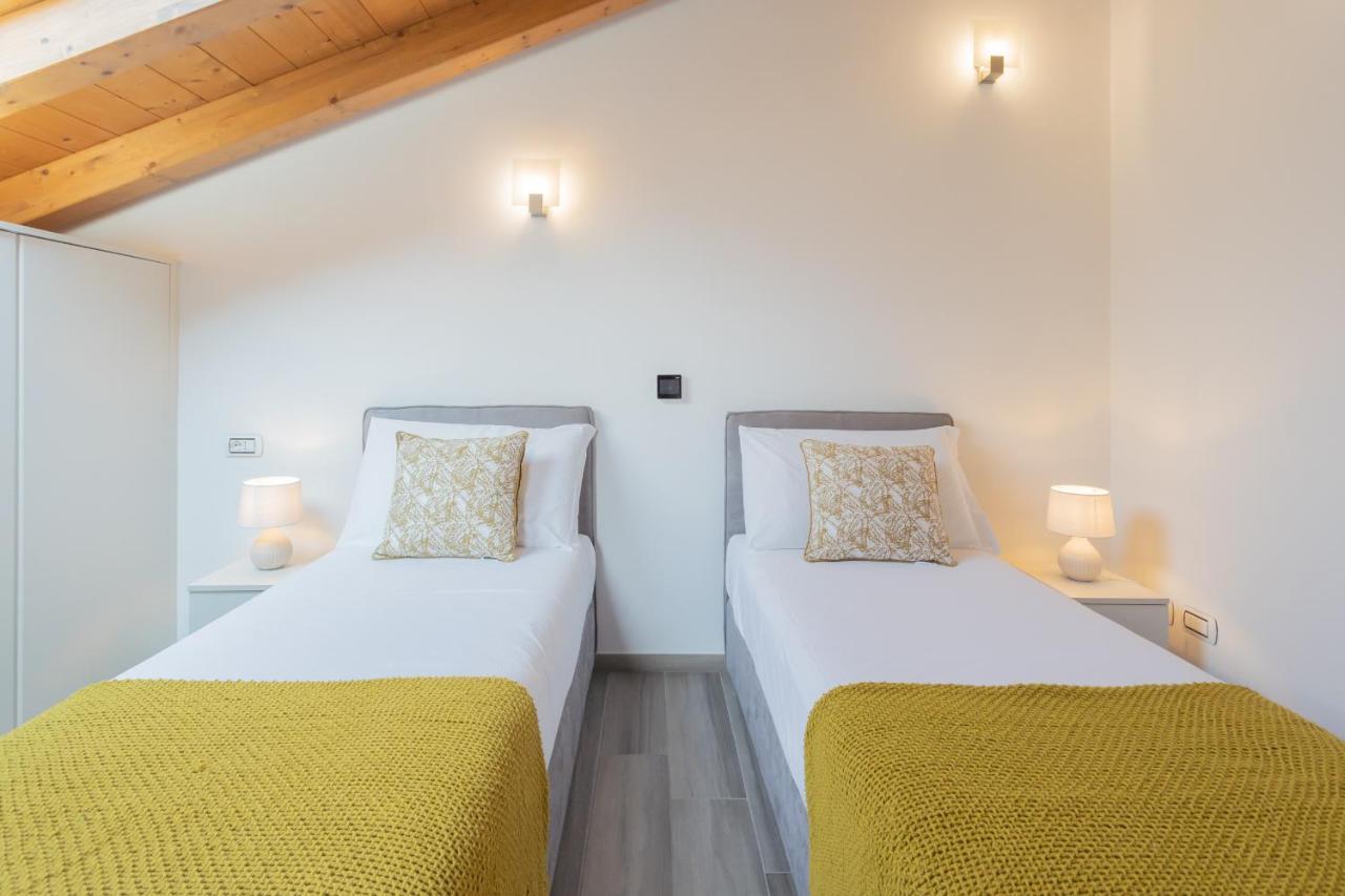 Dream Lake Apartments Lake View - Private Beach By Rent All Como Lezzeno Exterior foto