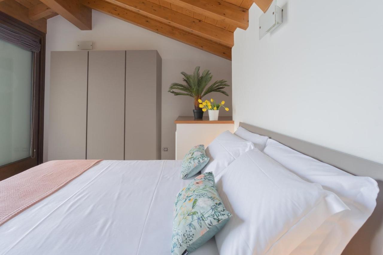 Dream Lake Apartments Lake View - Private Beach By Rent All Como Lezzeno Exterior foto